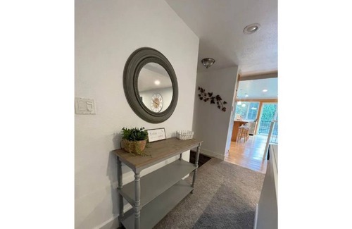 Hobart House | Relax & Explore the PNW