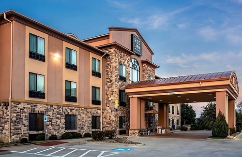 Mineral Wells House | Relax & Explore with Gym, Outdoor Pool, and Nature Just Steps Away
