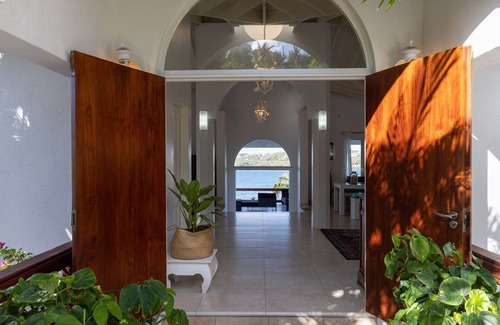 Arawak Hill Villa | Relax & Recharge -Stunning Luxury Waterfront Villa