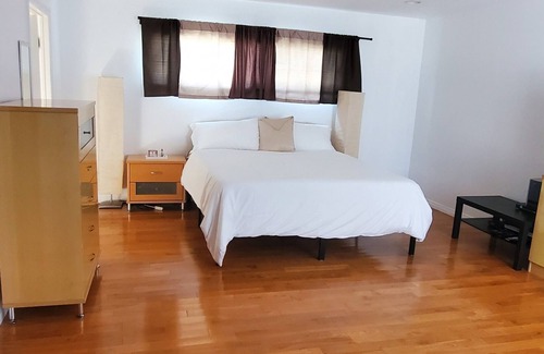 Mar Vista House | Relax in 3 Bedroom West LA Home w/BBQ and Hot Tub