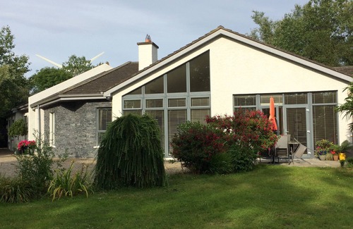 Cahore House | Relax in a luxury countryside retreat, just 5 minutes from a huge sandy beach.