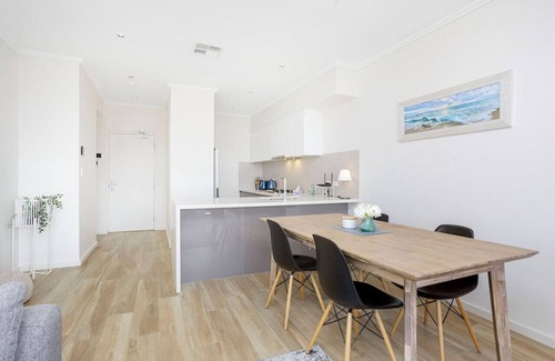 Scarborough Apartment | Relax in blissful sun-soaked luxury by the beach!