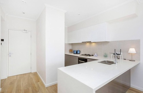 Scarborough Apartment | Relax in blissful sun-soaked luxury by the beach!