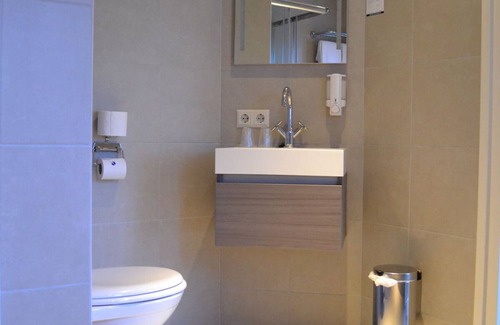 Beekbergen-West Hotel | Relax in Comfort Close to Dutch Palaces and Woodland Trails! Onsite Dining!