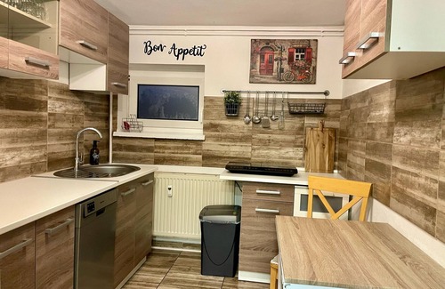 Fredersdorf Apartment | Relax in the former hairdressing salon on the outskirts of Berlin with excellent transport links