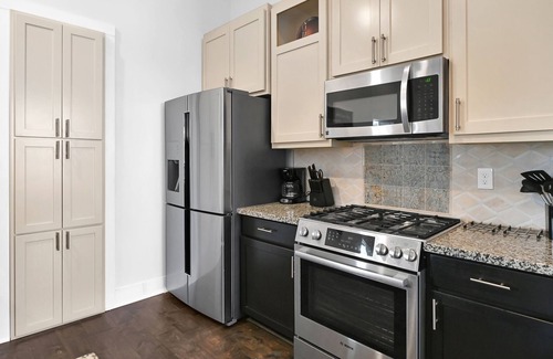 Northside House | Relax in HTX POOL,15ppl, 4br, 4b. Located in the Heart of Houston