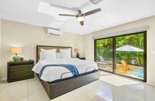 South Corals House | Relax in Luxury - 3 Bed, 2 Bath Oasis with Pool