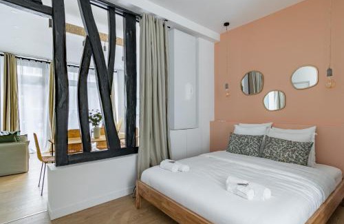Batignolles Apartment | Relax in on Old Art Galery