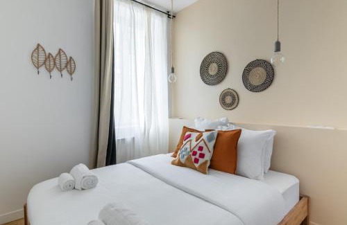Batignolles Apartment | Relax in on Old Art Galery