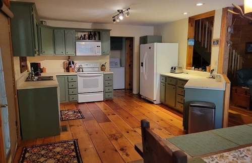 Tellico Plains Cabin | Relax in Seclusion at the 'Cozy Creekside Lodge' with Creekfront Sleeping Porch