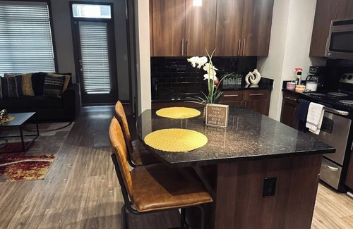 Dunwoody Apartment | "Relax in Style":Charming 2-Bed,2-Bath Getaway Perfect for Families of Couples!