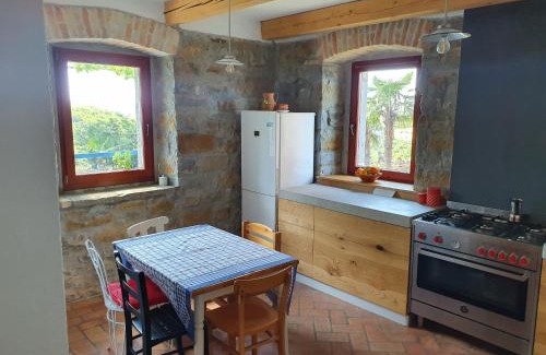 Koper Apartment | Relax in the countryside near the sea