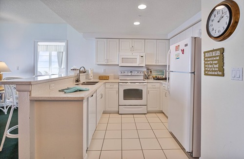 Daytona Beach Condo | Relax in this beautiful 2BR Ocean Front Deluxe Unit! W/Jacuzzi Jet Tub