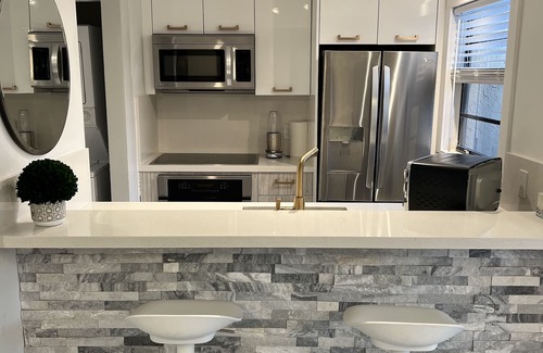 Davie House | Relax in this Modern 2 Bedroom Home Close to Shopping and Highway