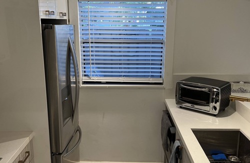 Davie House | Relax in this Modern 2 Bedroom Home Close to Shopping and Highway
