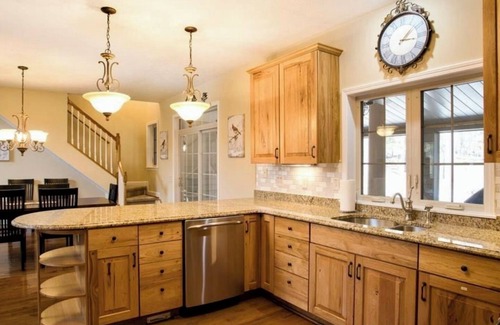 Alpine Lake House | Relax in this Spacious Craftsman Style Lake Home.