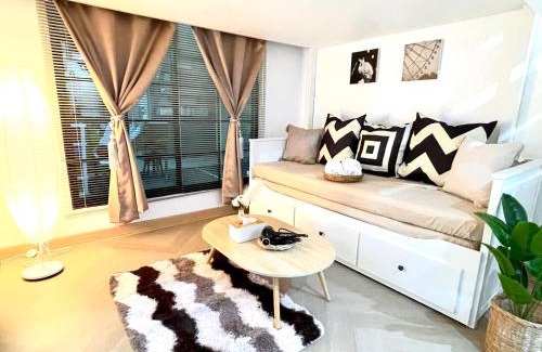 Talat Yot Apartment | Relax in town,Grand Palace