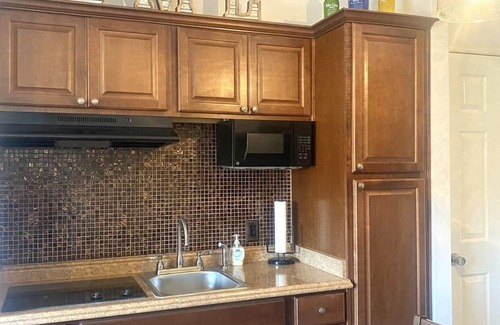 Huddleston Condo | Relax in your beautiful efficiency condo and enjoy the amenities at Mariner's.