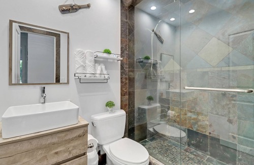 Golden Gate House | Relax in your Private Paradise.
