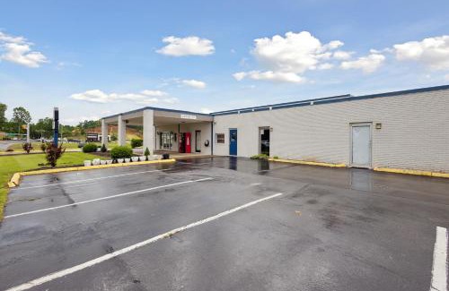 Greeneville Hotel | Relax inn by OYO Greeneville Near Hwy US-321