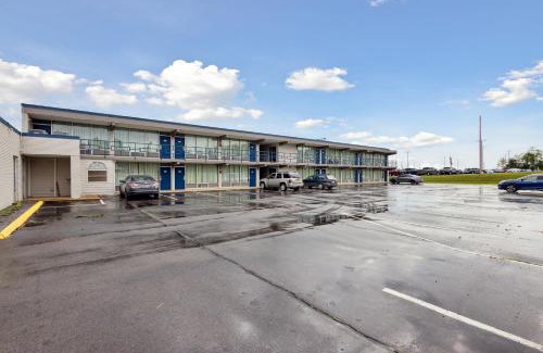 Greeneville Hotel | Relax inn by OYO Greeneville Near Hwy US-321