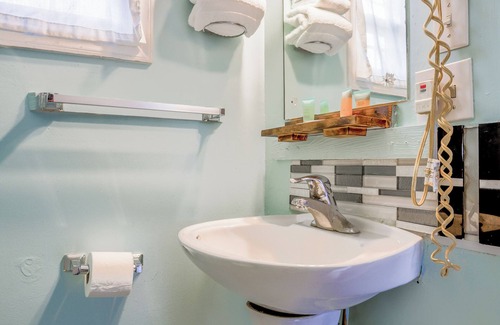 Natural Bridge Hotel | Relax Inn By OYO Natural Bridge I-81