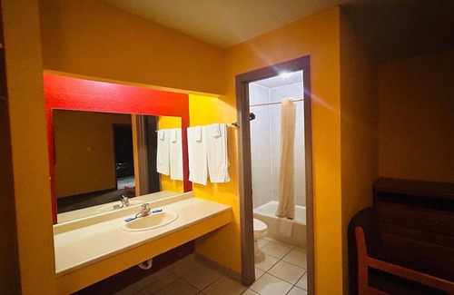 Sulphur Hotel | Relax Inn By OYO Sulphur Hwy 90