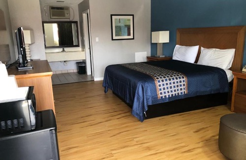 Windsor Forest Hotel | Relax Inn Savannah