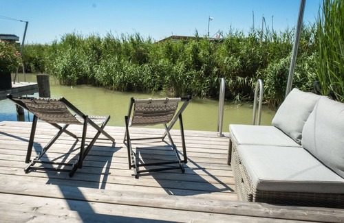 Neusiedl am See House | Relax Lodge am See by Interhome