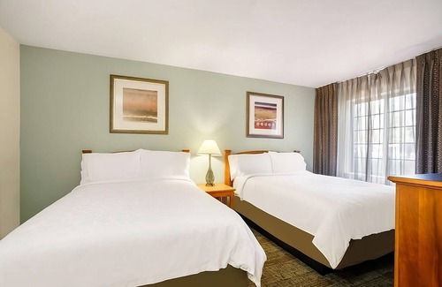 Carmel Mountain Ranch Hotel | Relax Near San Diego Attractions! Full Kitchen, Outdoor Pool, Free Breakfast
