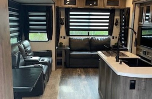 Van Buren RV Rental | Relax on beautiful Current River in Luxury!
