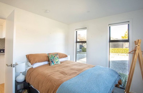 Wanaka House | Relax on Rimu modern two bedroom apartment with mountain views