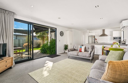 Albert Town House | Relax on Snowberry – Wanaka Holiday Home