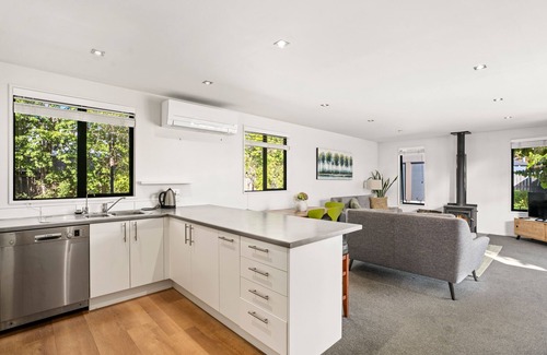 Albert Town House | Relax on Snowberry – Wanaka Holiday Home