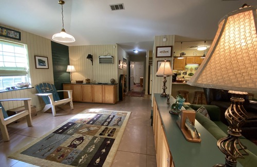 Mountain Home House | Relax on the enchanting bank of the White River.