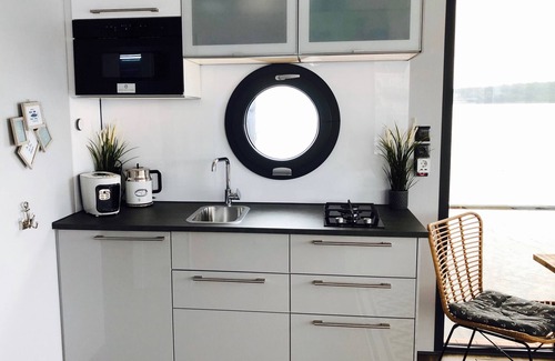 Luebeck Boat Rental | Relax on the houseboat "Hafenprinz"