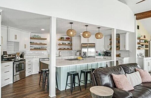 Murchison House | Relax on the ISLAND! Chef's Kitchen, dreamy views! Maui mat/Kayak/SUP! Sleep 12