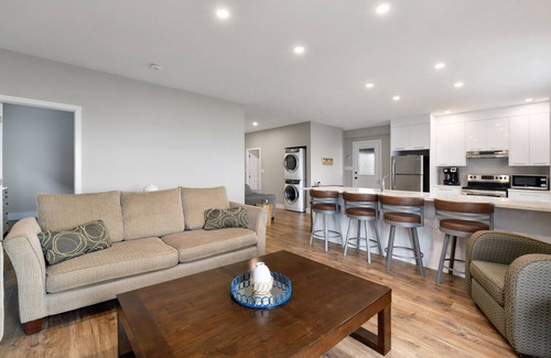 Leamington Cottage | Relax, On-the-Rocks; Great spot for couples