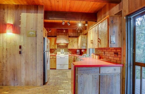 Bend House | Relax on the Zig Zag River!