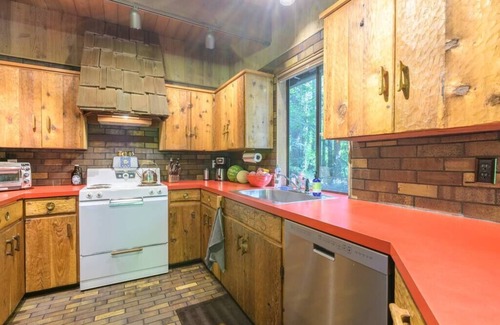 Bend House | Relax on the Zig Zag River!