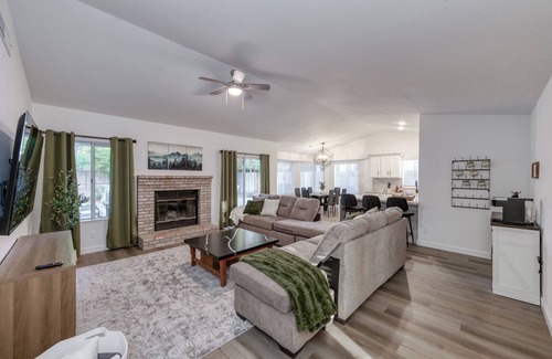 Clovis House | Relax & Play in Clovis! 4BR w/Hot Tub, Game Room, Firepit, Close to Hospitals