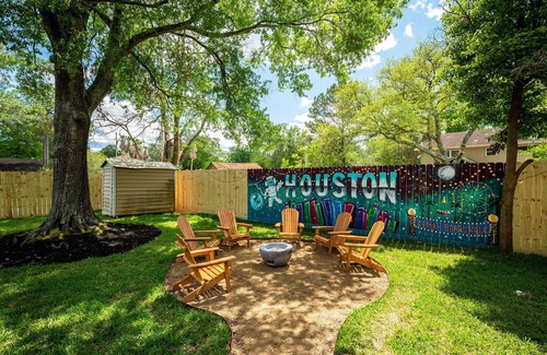 Clear Lake House | Relax & Play: Saint Cloud Home with Cozy Porch and Game Room Fun