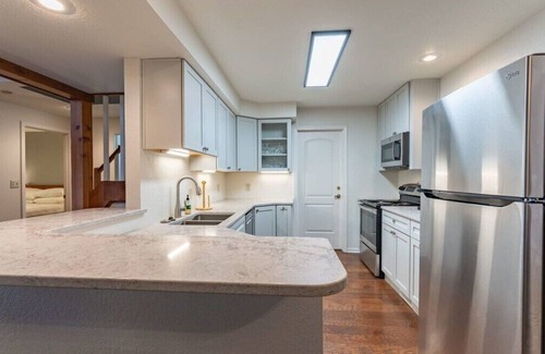 Osage Beach Apartment | Relax & Recharge: 3BR Lake View w/Balcony (D3)
