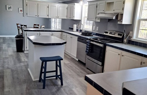 Northeast Raleigh House | Relax, Recharge, and Reconnect in Style – Modern Comfort Meets Small-Town Charmn