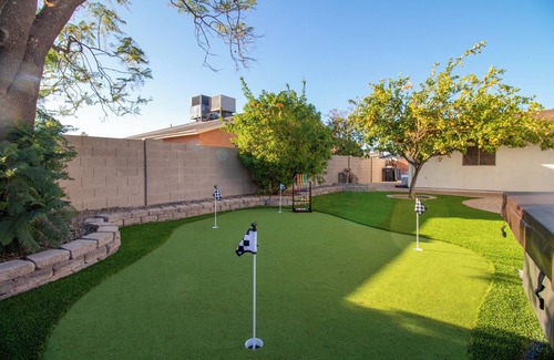 Chandler House | Relax & Recharge ~ FREE Heated Pool~Hottub~Game Rm ~ Putting Green~Arcades