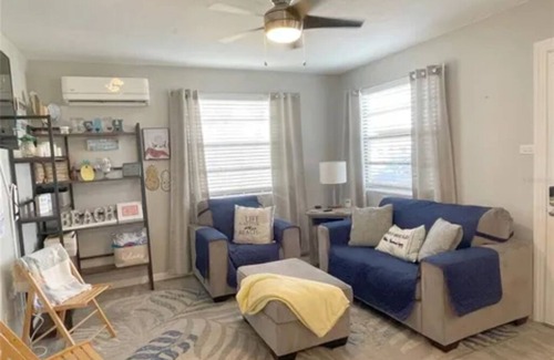 St. Pete Beach House | Relax & Recharge in a 1-bedroom house: Walk to St. Pete Beach!