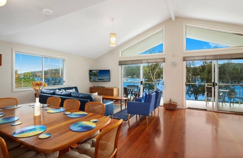 Hardys Bay House | 'Relax, Refresh, Breathe' by Accom Holidays