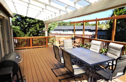 Roseburg House | Relax & Rejuvenate in 4Br home with Hot Tub & Deck, in heart of Roseburg