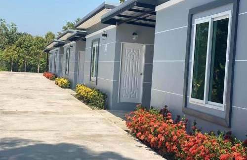 Banphot Phisai House | Relax Resort