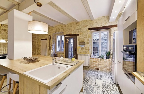 Bagnols-sur-Ceze House | Relax to the full in this beautiful vacation home with a long history.